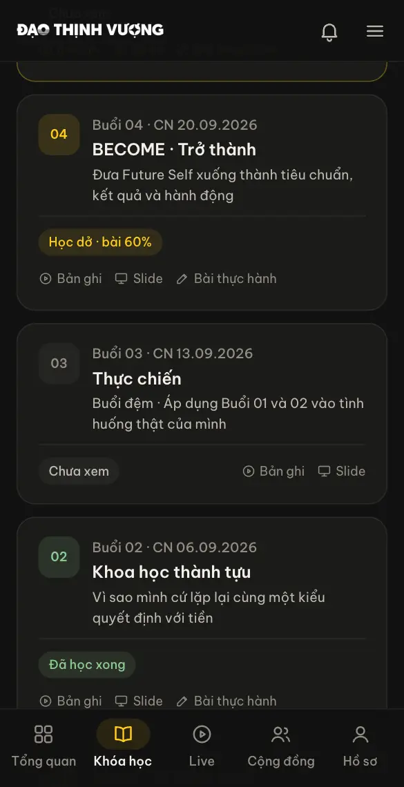 Màn danh sách buổi của một khóa: buổi học dở, buổi chưa xem, buổi đã học xong, mỗi buổi có bản ghi và slide